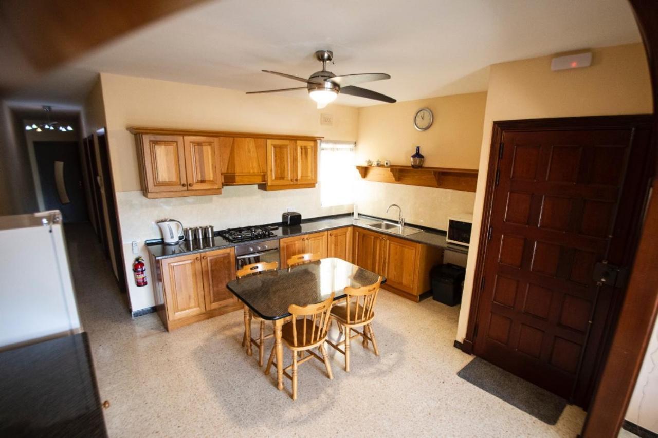 Apartment 5 Mins Away From The Beach. St. Paul's Bay Luaran gambar